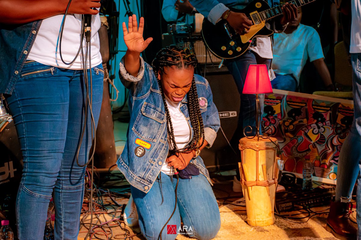 DIVINEHEART237's tweet photo. Mille mercis ne suffiront jamais assez !! 
Merci au Père pour tout !! 
Merci à vous d’avoir passé ces moments avec nous. 

Nous avons ressenti tellement de chaleur et d’amour de votre part ! ❤️❤️

#Manifestfellowship #worship #intimacy https://t.co/dktXKtC8Wb