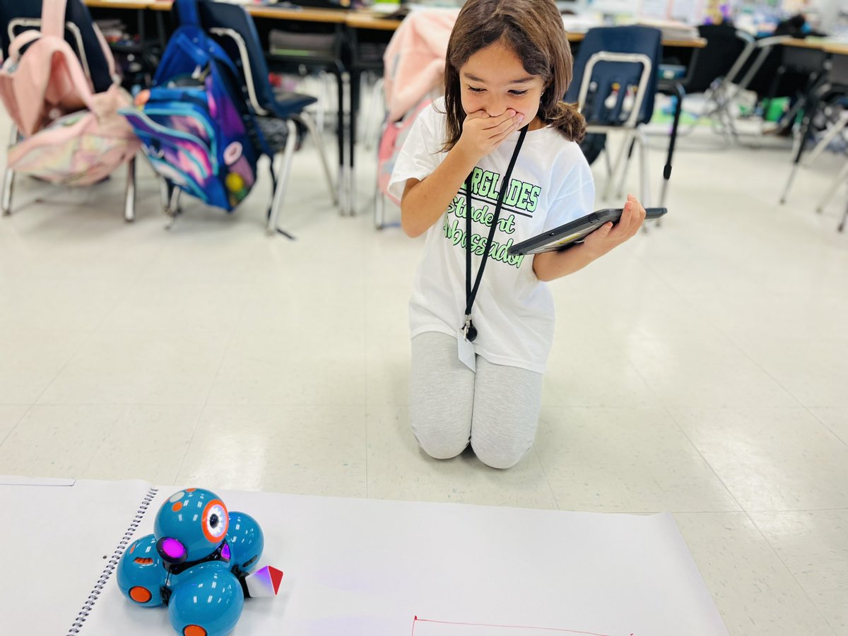 MrsMoorman1's tweet image. Coding is:
➡️ arts and sciences
➡️ literacy 
➡️ constructivism 
➡️ joyful, creative practice 
➡️ self-expression
➡️ experimentation 
➡️ exploration 
✅Coding today and everyday 💙
(inspired by #WixEducation) #CSEdWeek2022