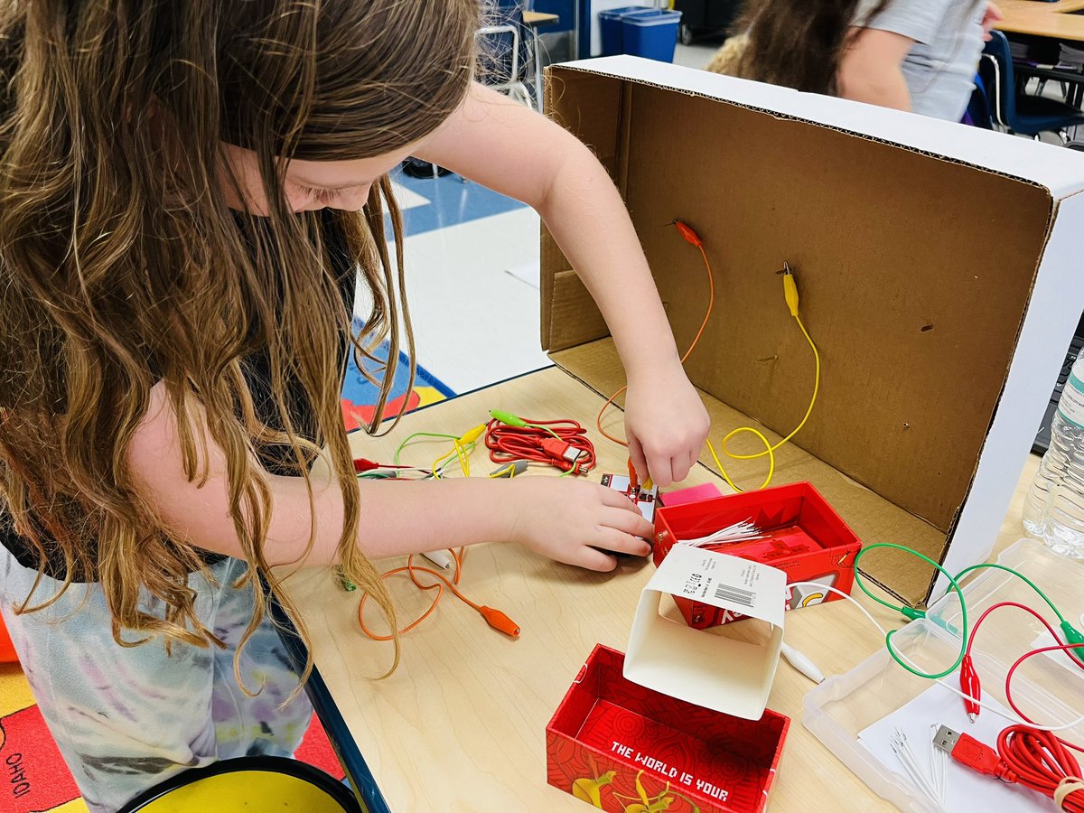 MrsMoorman1's tweet image. Coding is:
➡️ arts and sciences
➡️ literacy 
➡️ constructivism 
➡️ joyful, creative practice 
➡️ self-expression
➡️ experimentation 
➡️ exploration 
✅Coding today and everyday 💙
(inspired by #WixEducation) #CSEdWeek2022