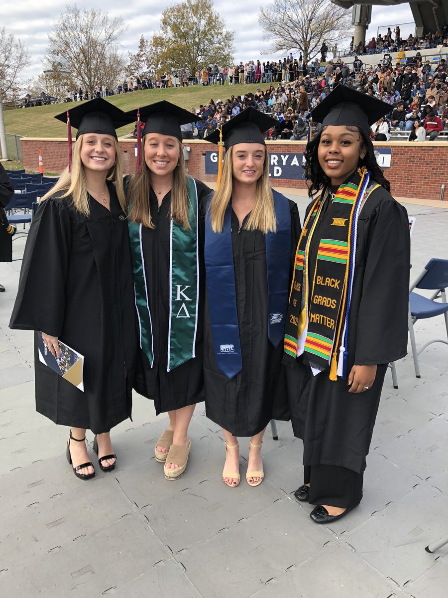 GeorgiaSouthern's tweet photo. #GSGRAD22 🎓 https://t.co/vdeF0mLOsU