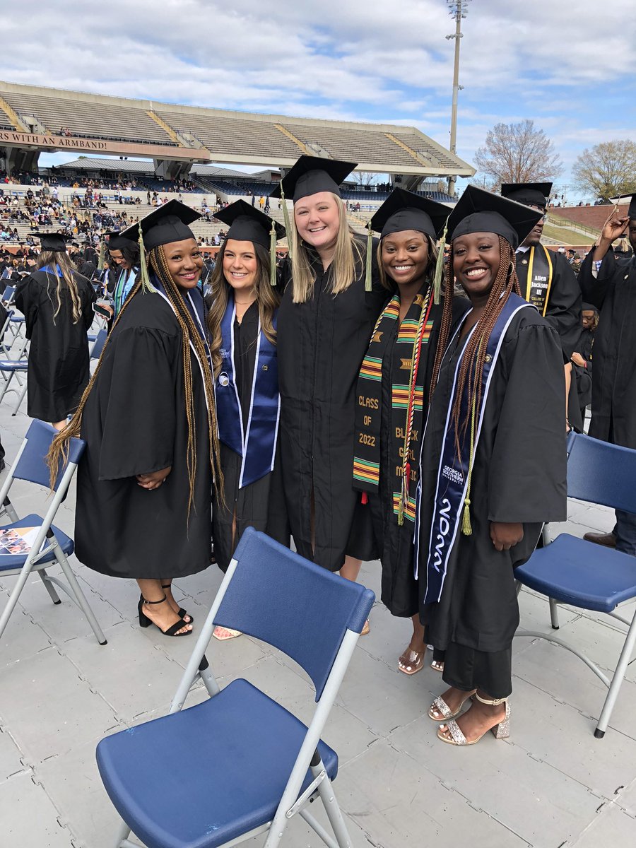 GeorgiaSouthern's tweet photo. #GSGRAD22 🎓 https://t.co/vdeF0mLOsU