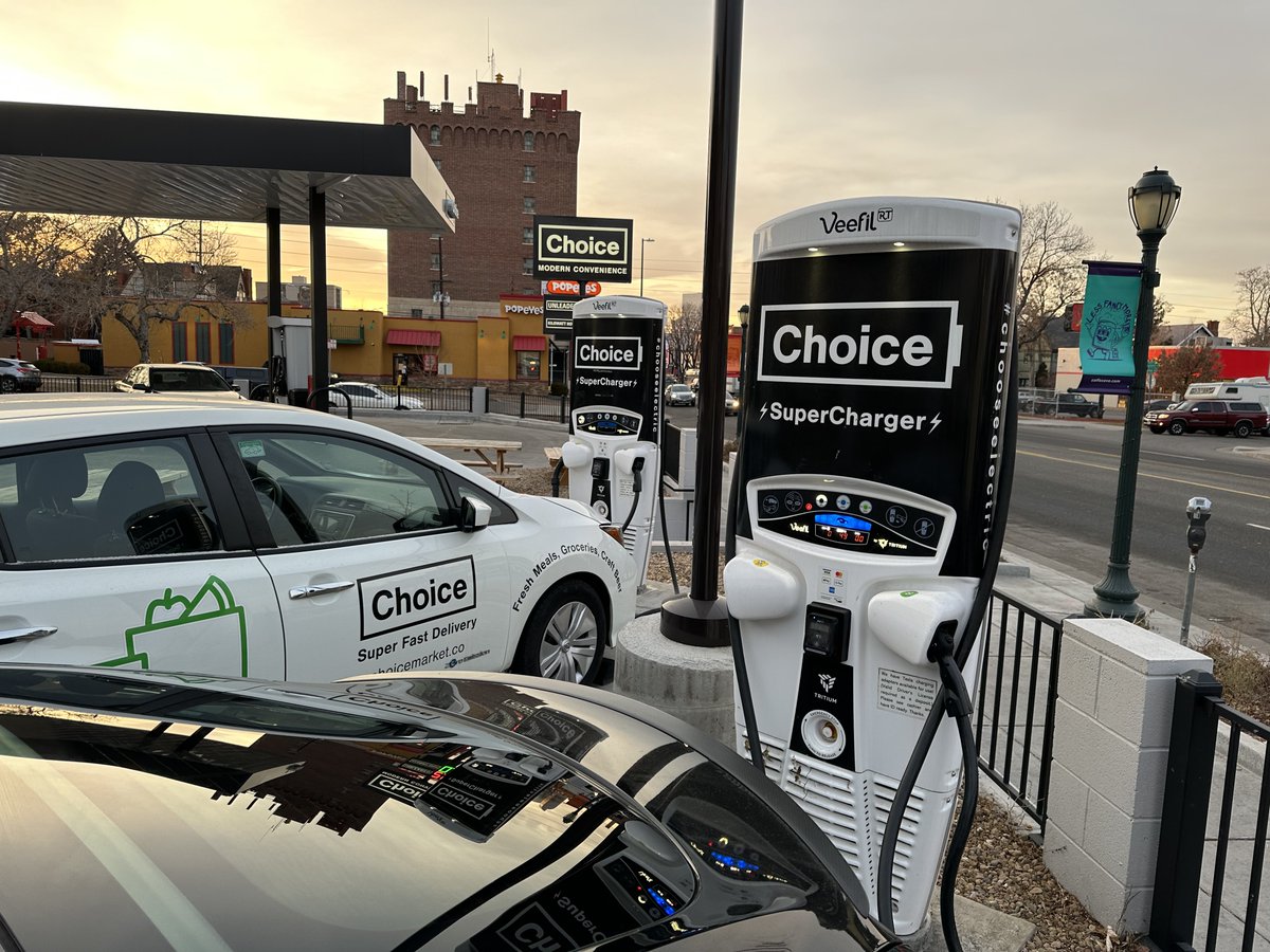 itskyleconner's tweet photo. Love the kWh pricing displayed alongside gas https://t.co/CnLpNYMvkM