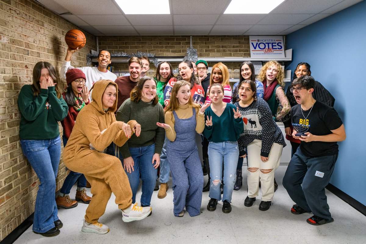 outtakes from this past issue - the way i love them 🥺 anyway read the chron issuu.com/hofstrachronic…