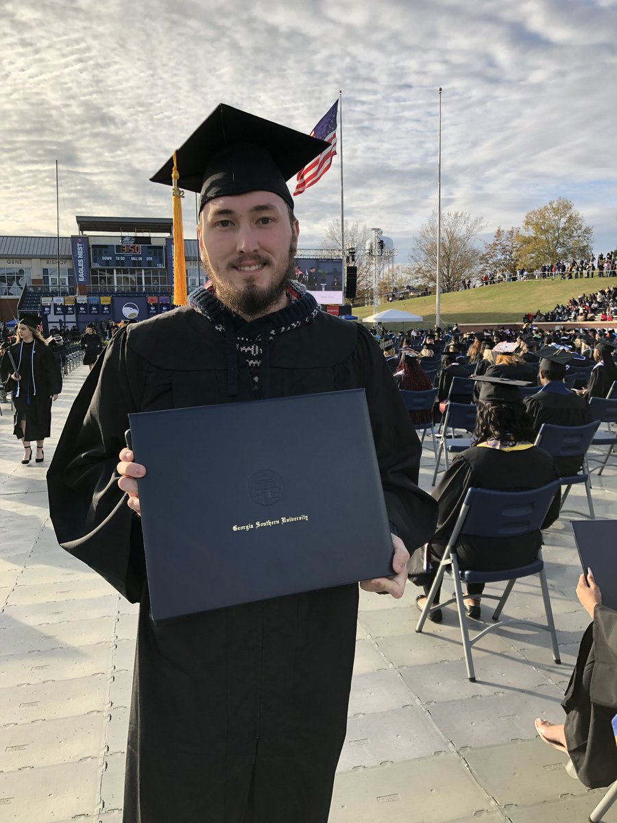GeorgiaSouthern's tweet photo. #GSGRAD22 🎓 https://t.co/Bn7b1UaCHF