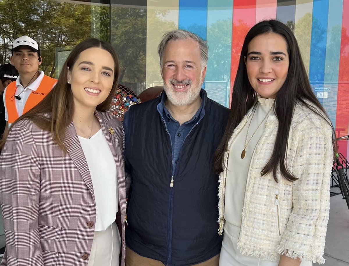 Disfrute mucho la platica y el intercambio. Muy completo el ciclo de conferencias. Profundo compromiso de los jóvenes por transformar su entorno. 
Gracias a la <a href="/SejuveQro/">SEJUVE QUERÉTARO</a>, a <a href="/virginia_hdzv/">Virginia Hernandez</a> y a <a href="/cecilstg/">Cecilia León Sterling</a> por la invitación.