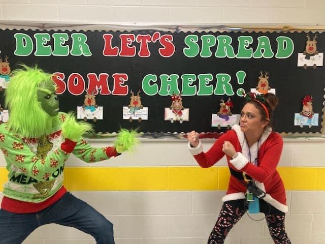 RCastleberry259's tweet image. Santa vs Grinch day … I would say that we are friends. #WPSProud #WPSIgniteLearning #5thGrade #Teacher 👨🏼‍🏫🍎 #Christmas @EnterpriseElem1