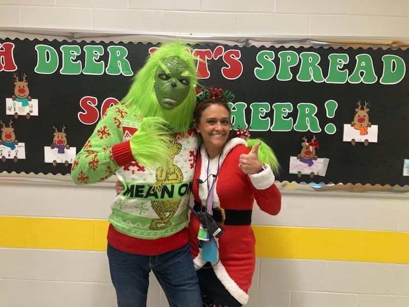 RCastleberry259's tweet image. Santa vs Grinch day … I would say that we are friends. #WPSProud #WPSIgniteLearning #5thGrade #Teacher 👨🏼‍🏫🍎 #Christmas @EnterpriseElem1