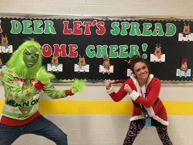RCastleberry259's tweet image. Santa vs Grinch day … I would say that we are friends. #WPSProud #WPSIgniteLearning #5thGrade #Teacher 👨🏼‍🏫🍎 #Christmas @EnterpriseElem1