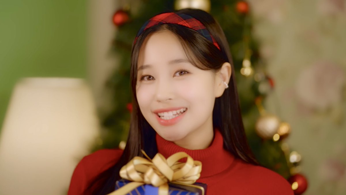 coolbunny712's tweet photo. 색감 거의 안 만졌는데 예뿌니들❤️🤍🎄 

#지한 #조아 #jihan #zoa https://t.co/ChIXZweWZh