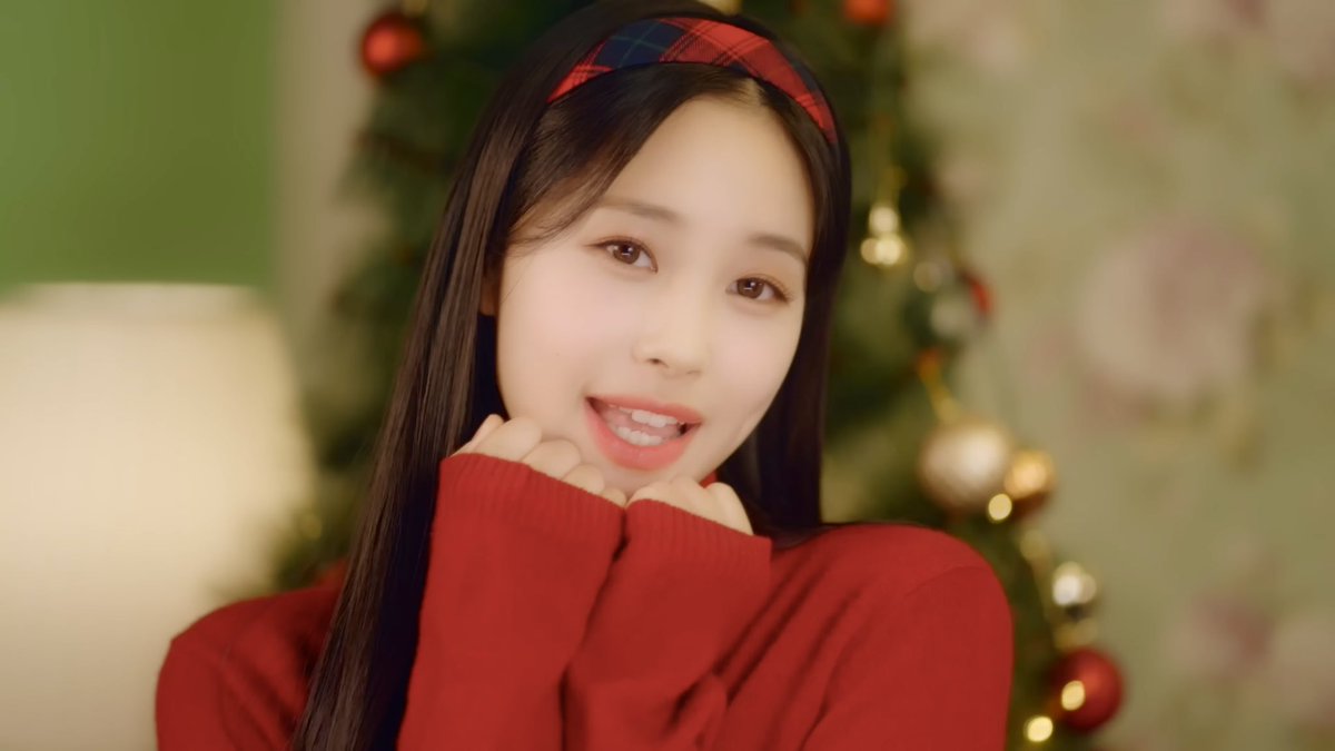 coolbunny712's tweet photo. 색감 거의 안 만졌는데 예뿌니들❤️🤍🎄 

#지한 #조아 #jihan #zoa https://t.co/ChIXZweWZh
