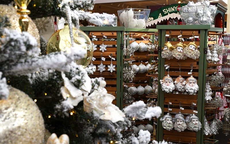 VisitIGH's tweet image. If you love shopping, plan a getaway to Inver Grove Heights!  With local retailers and easy access to the Mall of America, #VisitIGH is an ideal base for browsing for gifts for everyone on your list! #HolidayShopping #MallofAmerica 

visitigh.com/weekend-of-sho…