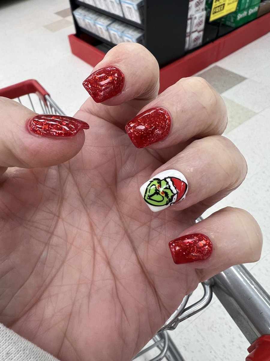 _vampirelife's tweet photo. Just in time for our Grinchmas at work. My nail tech is the best!! Shout out to Yen at Sam’s Nails!! https://t.co/Um8ssq8fX2