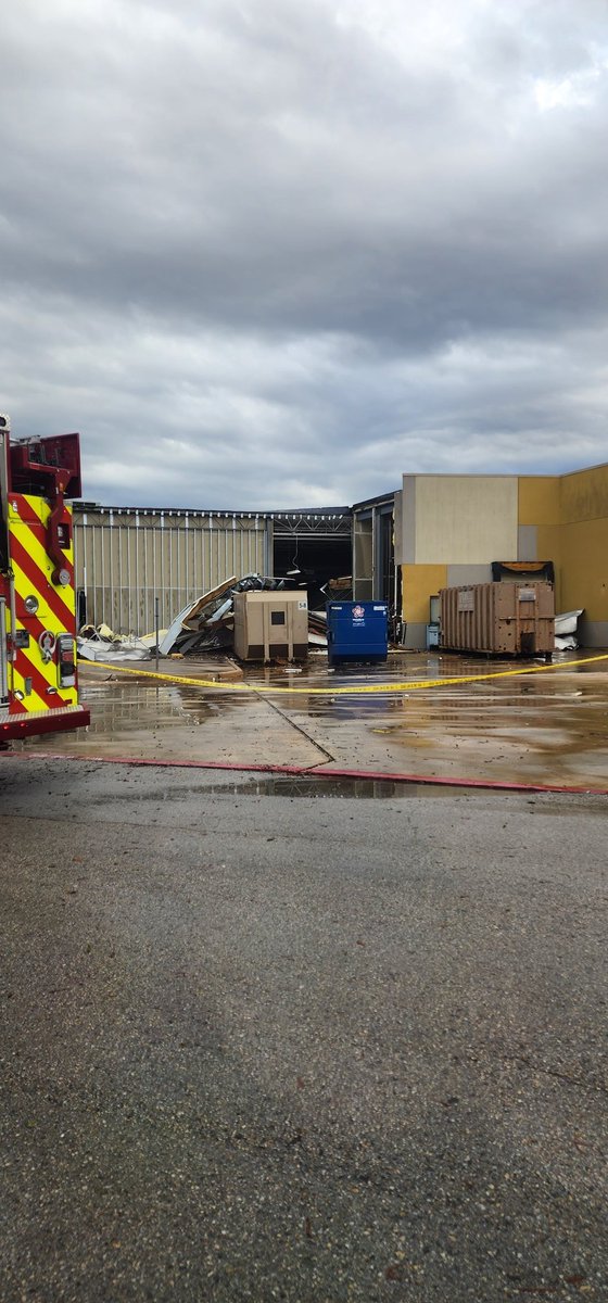 CJerman21's tweet photo. @NBCDFW Damage to the Burlington coat factory at Grapevine mills mall from this morning, I was there maybe 40 mins after. https://t.co/1LtBtWSU24