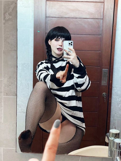 Netflix and Fck? https://t.co/a4z9vczmoQ<a href="/tag/dandadan"class="tags"><span>#dandadan</span></a><a href="/tag/momoayase"class="tags"><span>#momoayase</span></a>