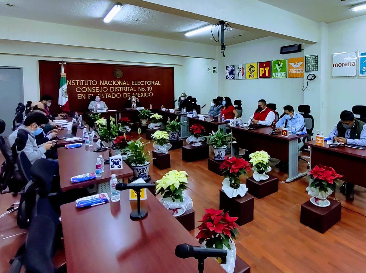 CesarLucianoHQ's tweet photo. Ayer sesionó el 19 Consejo Distrital del @INEedomex, se aprobaron observadoras electorales y se presentó el programa de recorridos para ubicar casillas en el #ProcesoLocal2023. Ante la adversidad, el Servicio Profesional continúa firme en su convicción democrática #ElINENoSeToca https://t.co/XzVmBNKmJC