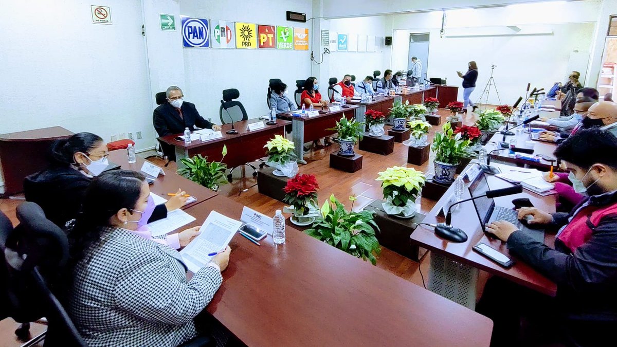 CesarLucianoHQ's tweet photo. Ayer sesionó el 19 Consejo Distrital del @INEedomex, se aprobaron observadoras electorales y se presentó el programa de recorridos para ubicar casillas en el #ProcesoLocal2023. Ante la adversidad, el Servicio Profesional continúa firme en su convicción democrática #ElINENoSeToca https://t.co/XzVmBNKmJC