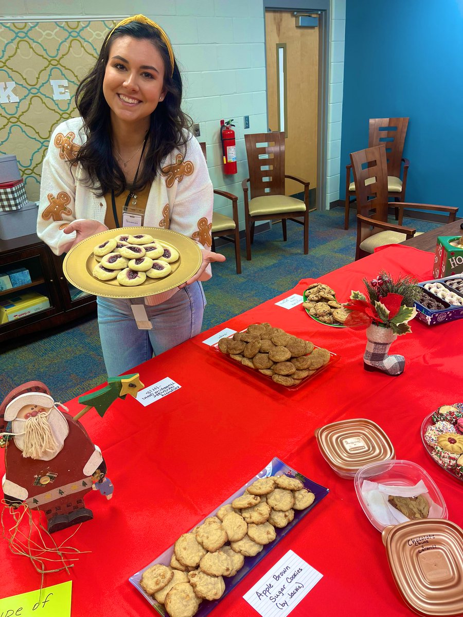 JWESfamily's tweet photo. Our Tuesday was extra sweet today! 🥰
Another big time favorite • our annual cookie exchange 🍪👩🏼🍳👨🏽🍳
Thank you to everyone who brought some sweet treats to share! ♥️
#WalkerStrong #TeamWalker #SCPS #WalkerWinterFun https://t.co/EErgVimvz6
