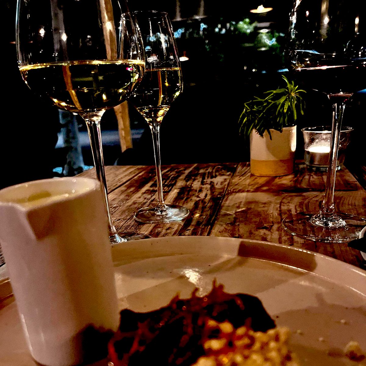littlebedwyn's tweet photo. Fab dinner @Salut_London the grilled Hake was perfect - top value wine list included a bargain @liberty_wines @crystallumwines Chardonnay @WOSA_UK https://t.co/ari6xGMAID
