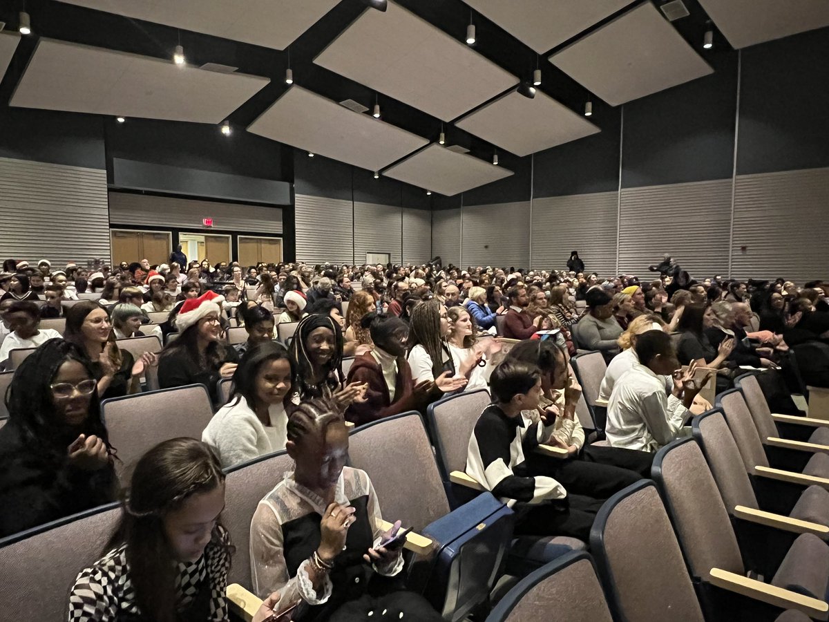 kga95aka's tweet photo. Myers MS Winter Concert begins now!! #allinforalbany @albanyschools @AHSFalconsNest https://t.co/Tr3helX8um