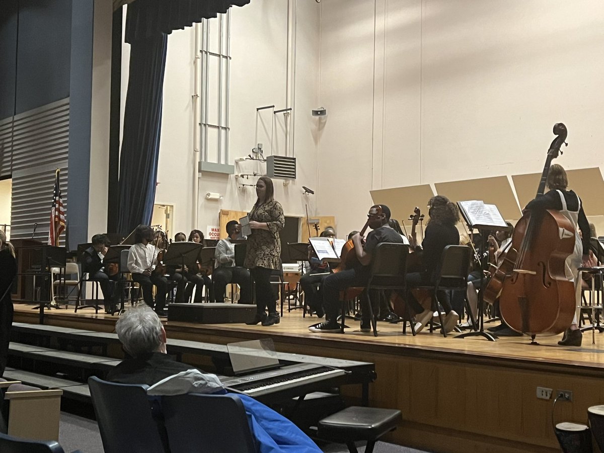 kga95aka's tweet photo. Myers MS Winter Concert begins now!! #allinforalbany @albanyschools @AHSFalconsNest https://t.co/Tr3helX8um