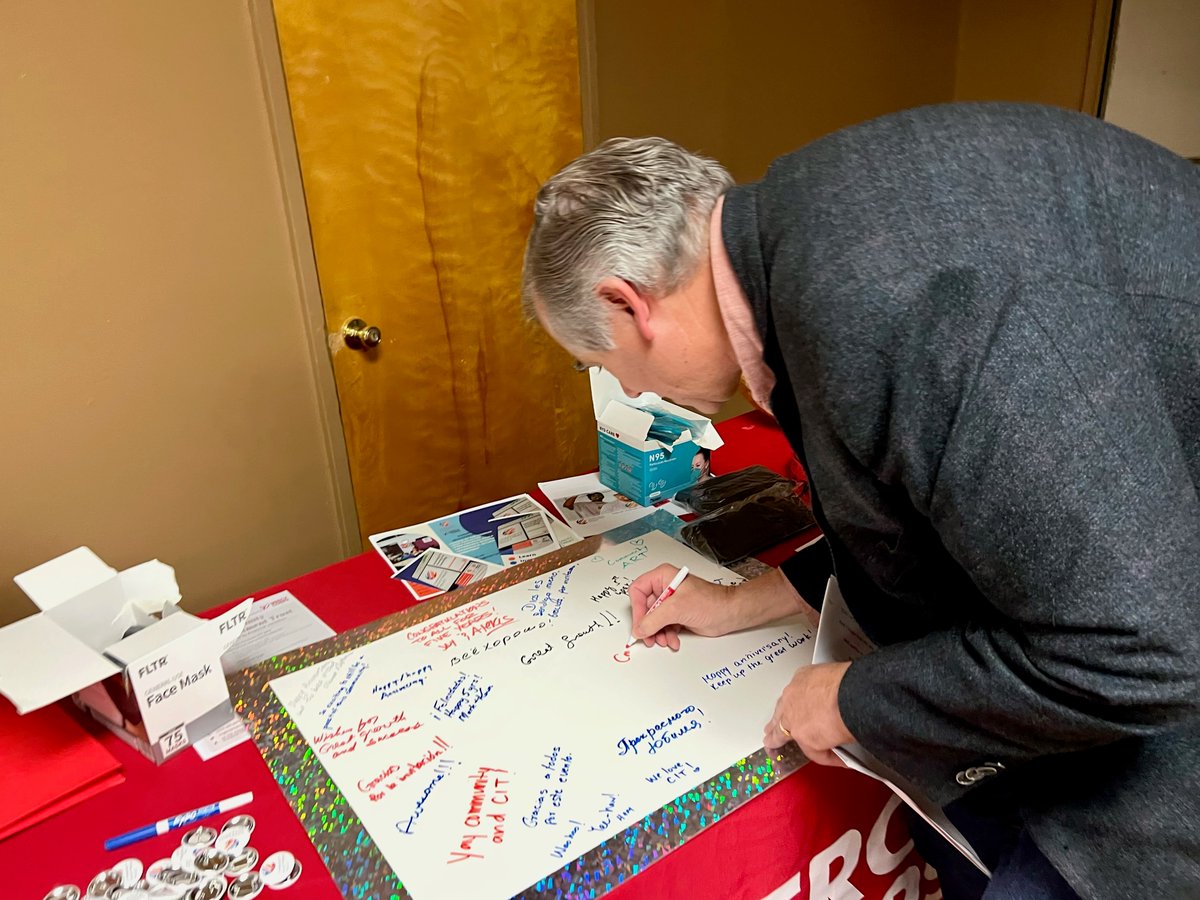 SenJeffMerkley's tweet photo. Cheers to @MercyCorps Community Investment Trust. It enables low-income community members to make a liquid investment in real estate. 7% annual return beats .1% interest at a bank!! @InvestCIT is taking families “from owing to owning.” It’s a model for the nation to follow! https://t.co/OcrofVwfzO