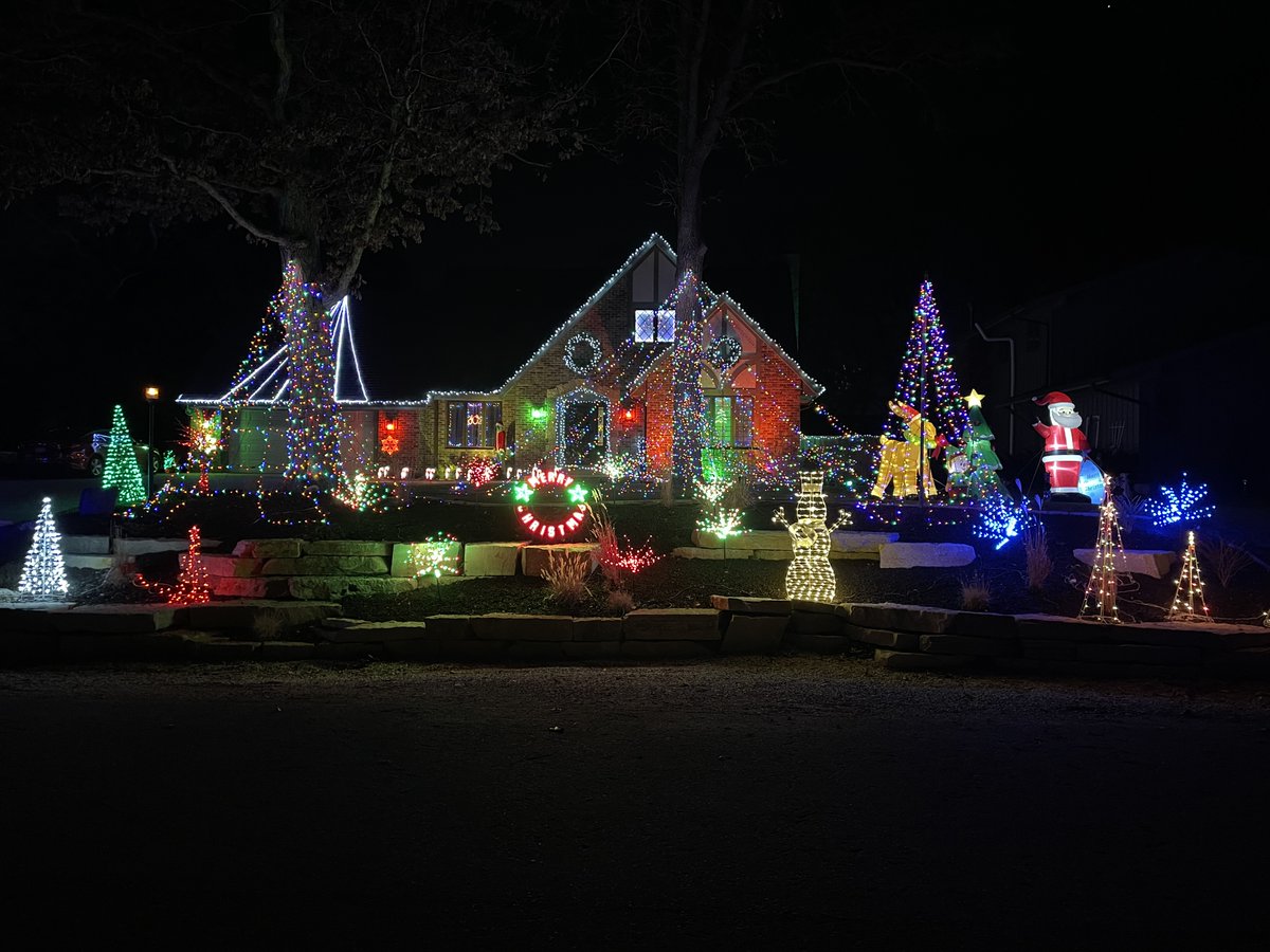 VisitPlPrairie's tweet photo. If you’re looking for the best Christmas Light displays in Pleasant Prairie, look no further. Download our Christmas Holiday Lights Tour map to help guide you from neighborhood to neighborhood!

🌟 https://t.co/0VI6OlMtLr

#VisitPleasantPrairie #HolidayLightsTour #KenoshaCounty https://t.co/XUxub5VKVF