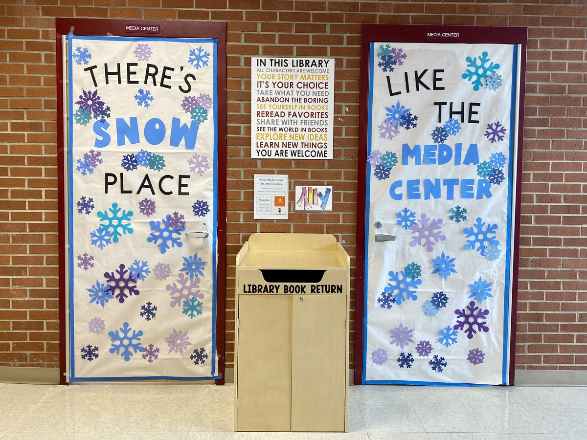 rchlmc's tweet image. Winter holiday door decorations ☑️ #GCSlibrariesengage #SGHSStorm