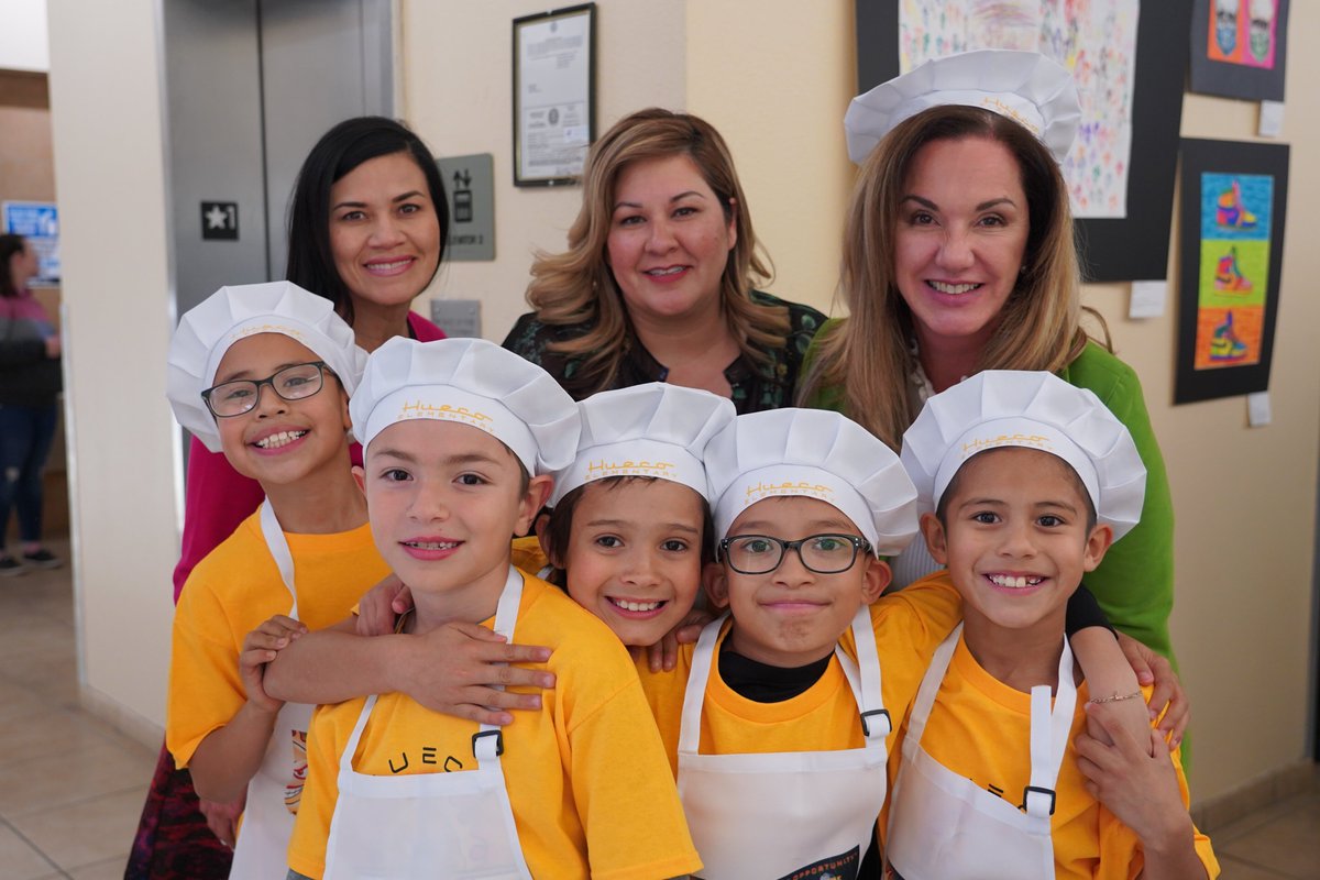 sisd_hr's tweet photo. Join us for a bake off, performances, crafts, and more at the 2022 Superintendent's Holiday Open House happening now until 6 p.m. #TeamSISD #EndlessOpportunities 🎄🎅🎁 https://t.co/wqdYqPMcxb