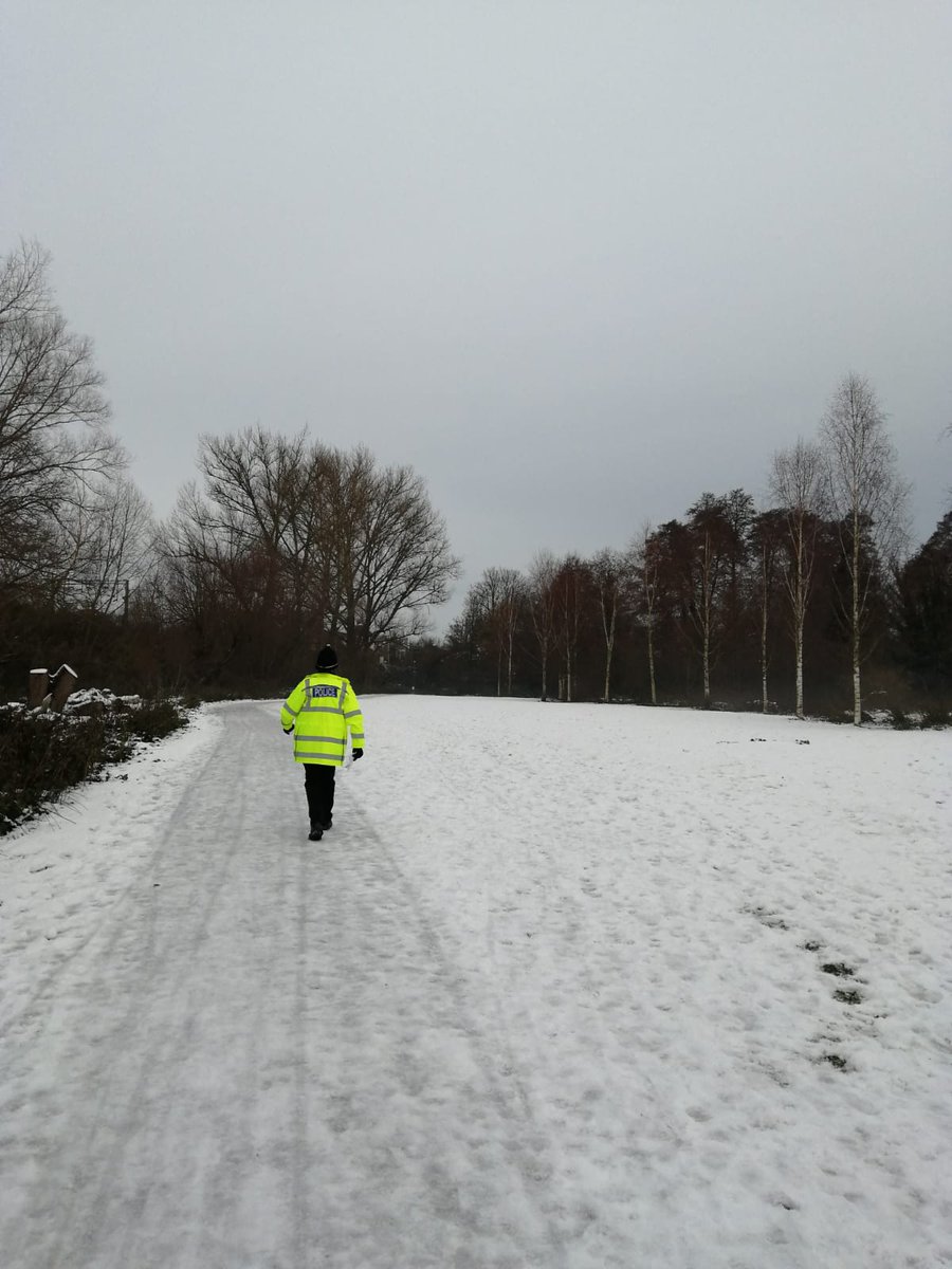 EPWitham's tweet photo. Officers attended the Community Beat Surgery at the Town Hall, giving out purse bells that ring if your purse or bag is grabbed while you are shopping to deter thieves. Took info on speeding & drugs, before foot patrols on the #RiverWalk #YouSaidWeDid #hivisibility @town_witham https://t.co/RS44wnWM44