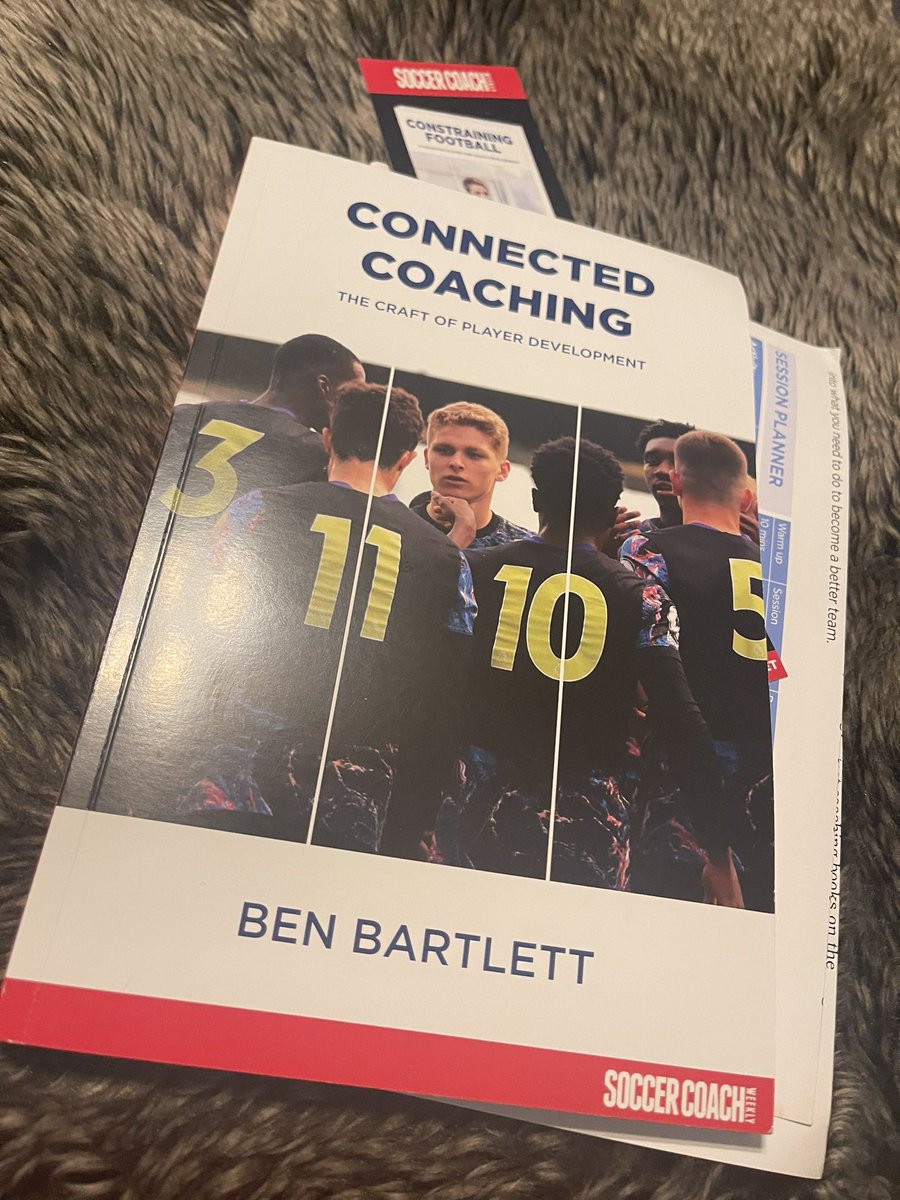Blencs23's tweet photo. Festive reading has arrived 🎄📖 Thanks @benbarts @SoccerCoachWeek #ConnectedCoaching https://t.co/y63FuvEcEo
