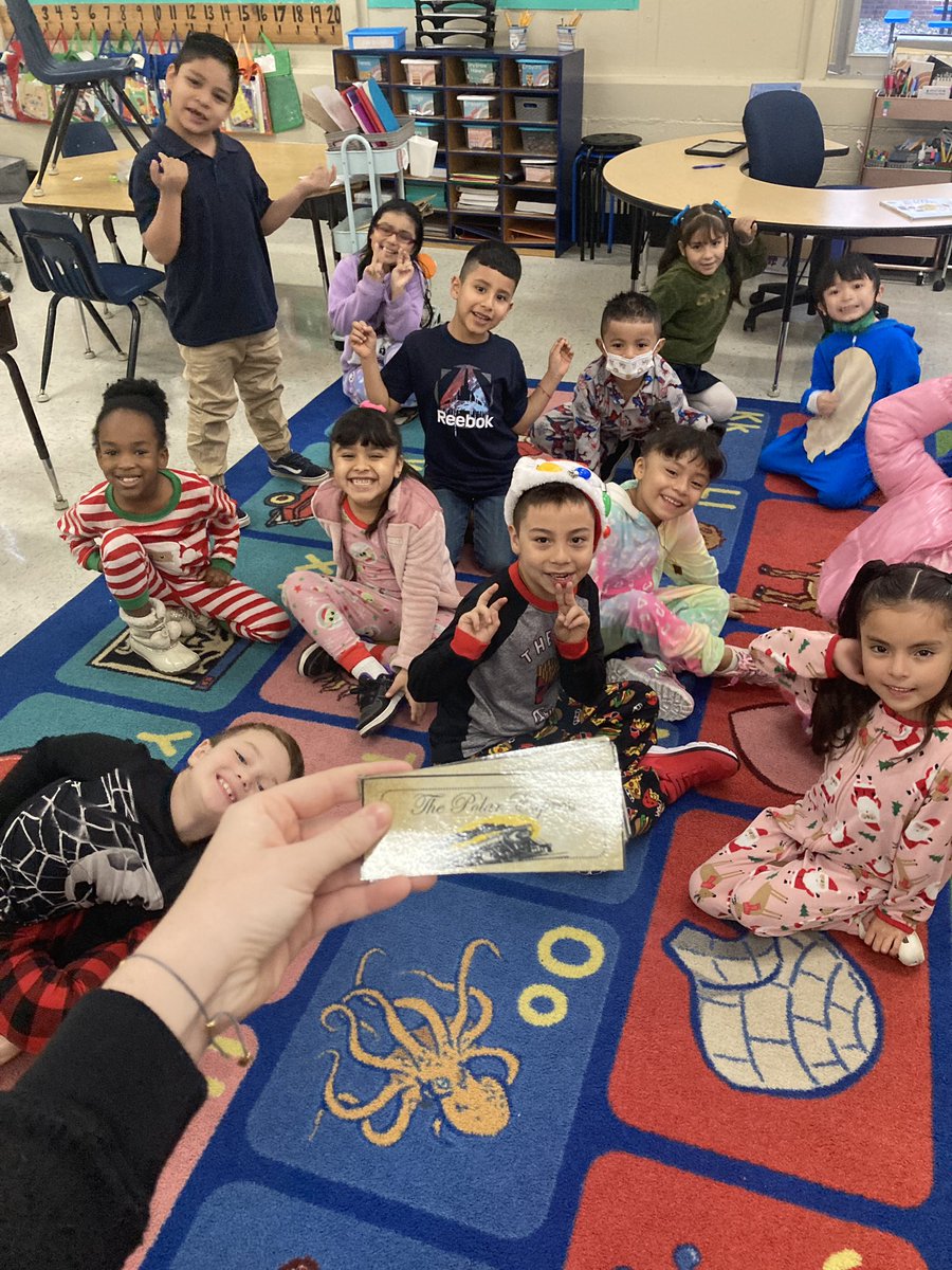 MsfitzpatrickUF's tweet photo. Popping in to say today was my favorite day ever! Happy happy holidays https://t.co/XaOgXpF3Ei