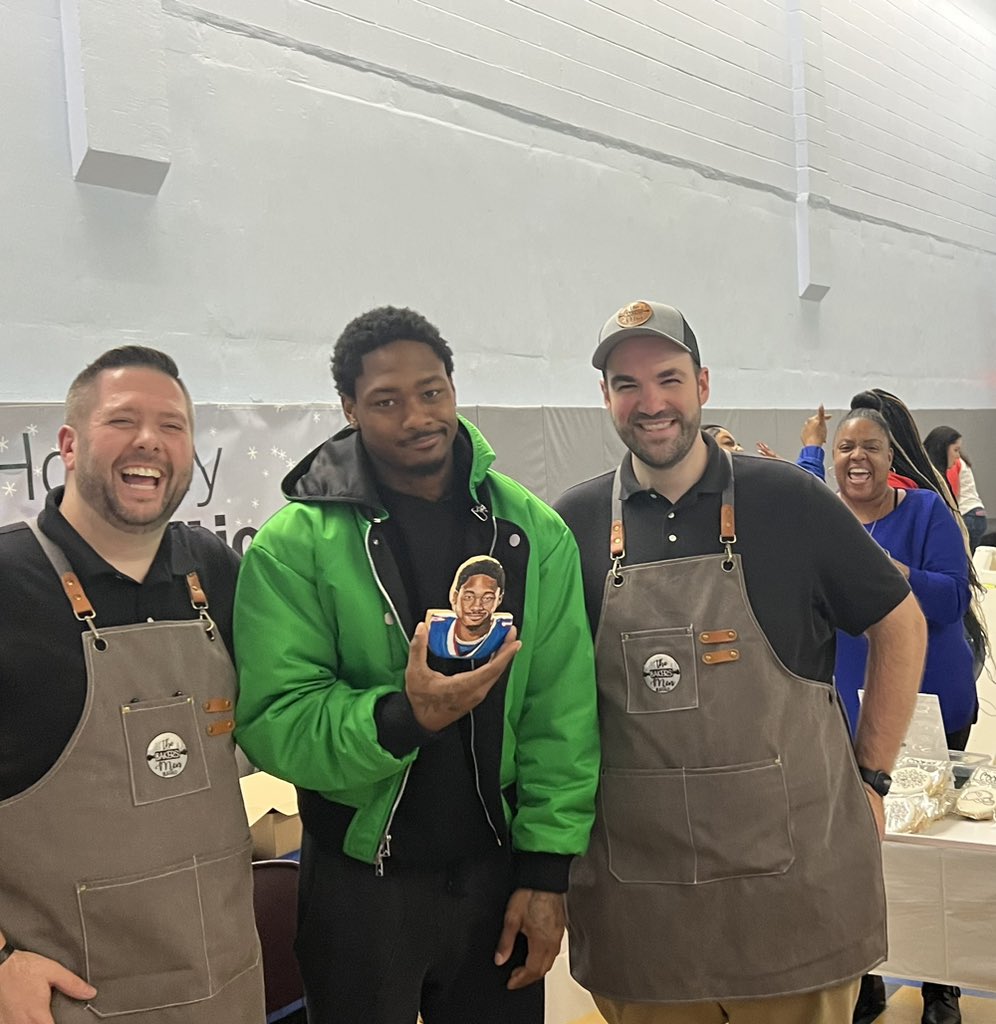 agetzenberg's tweet photo. Stefon Diggs and Stefon Diggs the cookie https://t.co/FGpPr0lGrQ