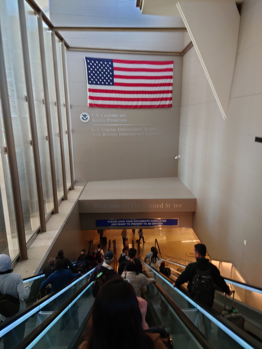 kshow3524's tweet photo. Hello America https://t.co/mkNFiWhyVV
