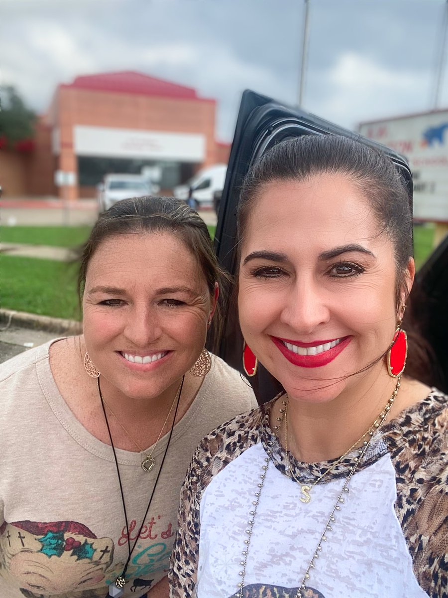 The elementary science department visited 29
Campuses in 2 days to celebrate 2 fabulous science teachers from each campus! Many were recognized for planning engaging classroom labs and connecting real world experiences in their science classes. Such a wonderful experience!