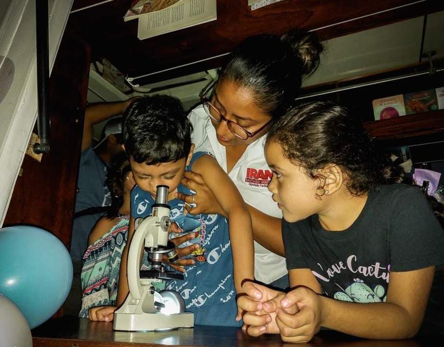 Hoy tuvimos el honor de escuchar y saludar a la Ing. Katya Echazarreta, la primera mujer mexicana en viajar al espacio.

Reiteramos nuestro compromiso de continuar trabajando para acercar a las niñas y niños del país a la ciencia y tecnología, sin duda alguna hay mucho talento.