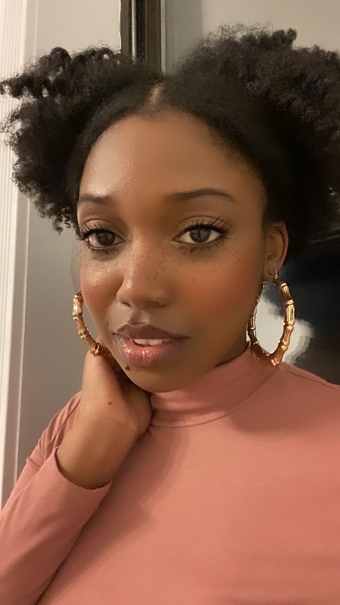 the romance novel enthusiast on Twitter "Face card 💳"