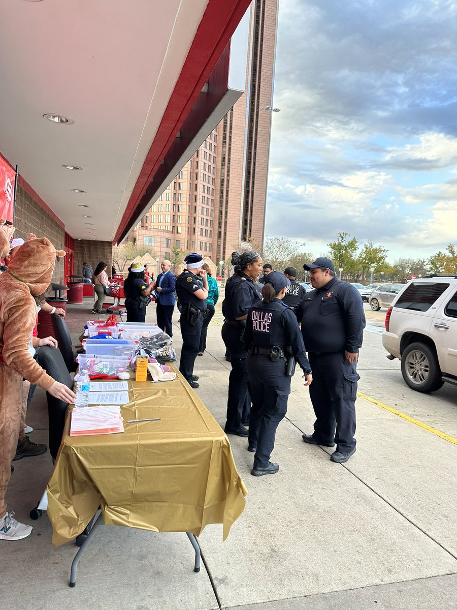 Heroes &amp; Helpers today <a href="/Target/">Target</a> what an amazing experience shopping with kids and making our holiday season that much more fulfilling! - lz