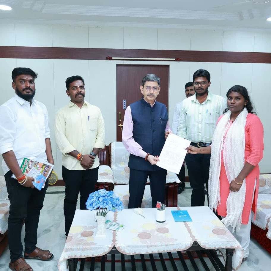 S.Venkatraj 🇮🇳 (உலகின் குருவாக நமது பாரதம்..)🚩 (@venkatraj1998) on Twitter photo A Delegation of <a href="/ABVPSouthTN/">ABVP Tamilnadu - South</a> led by Shri.<a href="/Muthu_R_Lingam/">Muthu Ramalingam</a> - St Org Sec.,CWC Member & Shri.<a href="/GopiAmaran/">Gopi Amaran</a> - St Sec. met with Hon. Governor of TamilNadu R.N.Ravi and presented the resolution adopted in the concluded #68thABVPConf then elucidated on pathetic state of education In TN A Delegation of <a href="/ABVPSouthTN/">ABVP Tamilnadu - South</a> led by Shri.<a href="/Muthu_R_Lingam/">Muthu Ramalingam</a> - St Org Sec.,CWC Member & Shri.<a href="/GopiAmaran/">Gopi Amaran</a> - St Sec. met with Hon. Governor of TamilNadu R.N.Ravi and presented the resolution adopted in the concluded #68thABVPConf then elucidated on pathetic state of education In TN