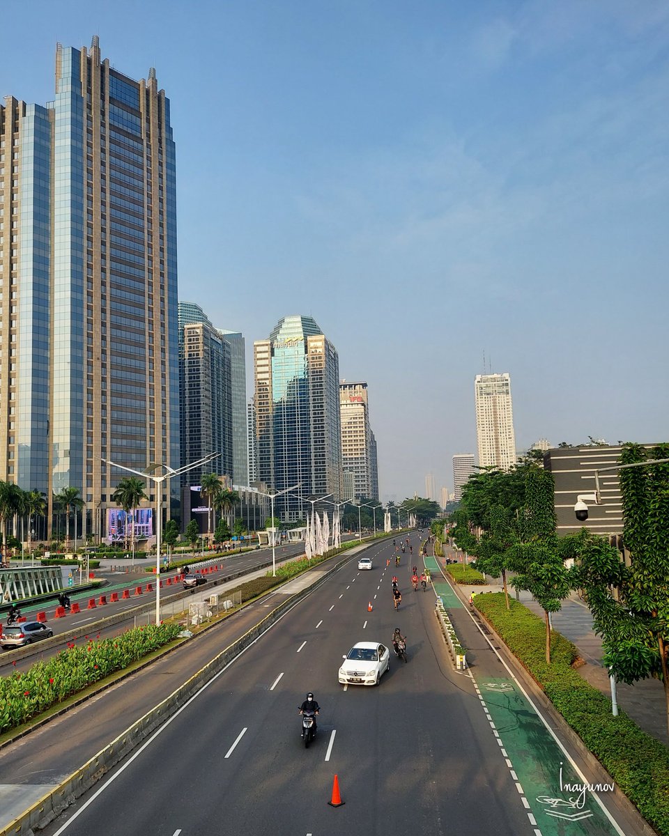 Good morning Jakarta 🇲🇨
.
#jakarta #Indonesia #capitalcity #MorningLive #NaturePhotography #mobilephotography #streetphotography #phonephotography #photographyontwitter #photography #natgeoindonesia #bluesky