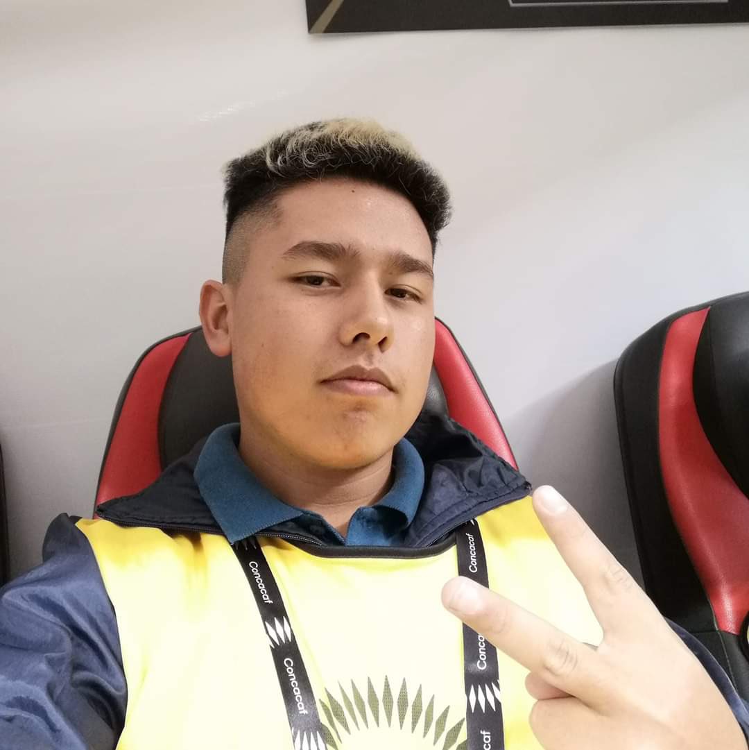 GusHdzz's tweet photo. Un joven trabajando el periódico #Recordmx. 

Tuvimos la oportunidad de platicar un rato con Julián Vazquez Pérez, un joven que estudia en el #InstitutoJoseRamonFernandez y trabaja en el periódico RECORD cómo reportero y nos dijo lo siguiente. https://t.co/vbl1zZ2iWx
