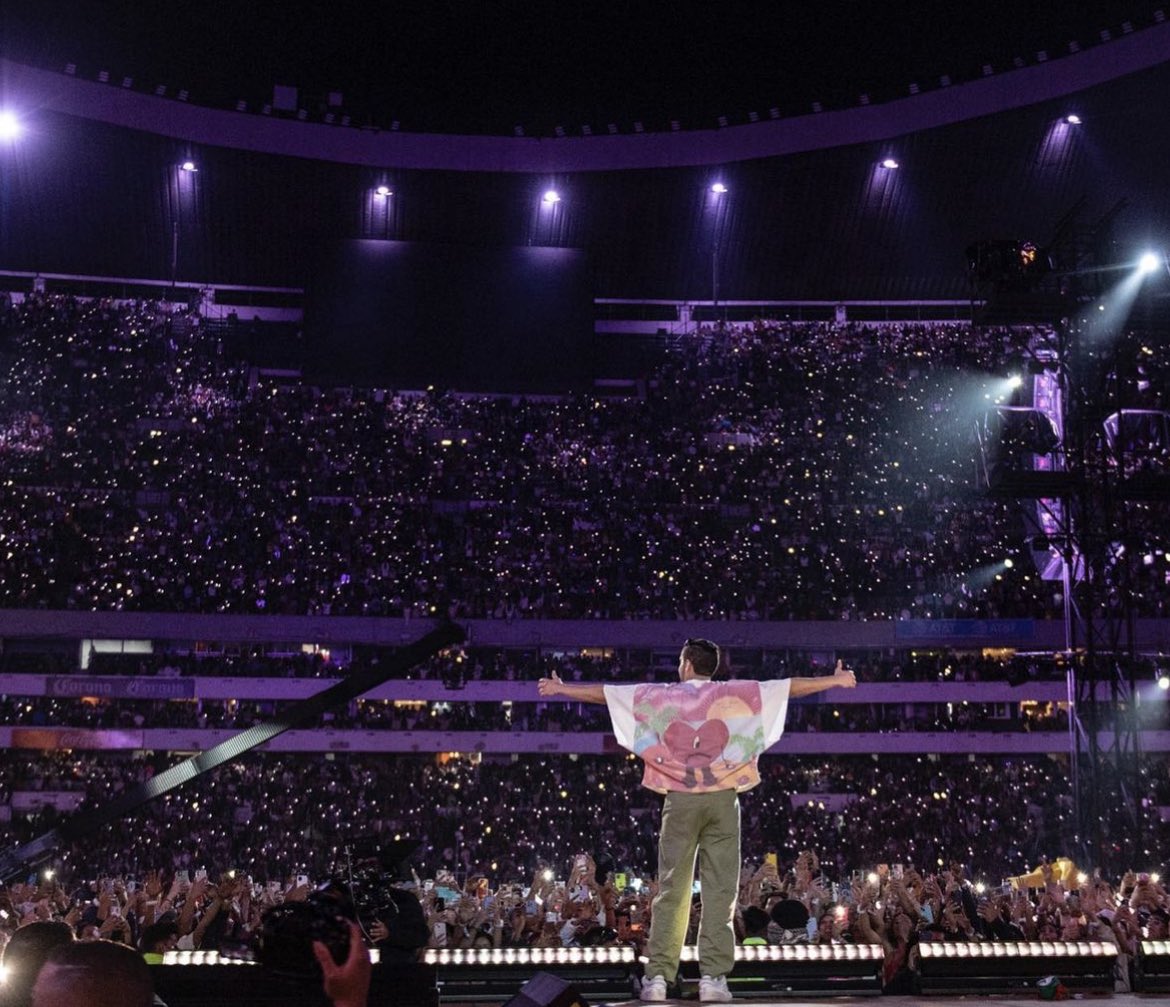 suconejitomalo's tweet photo. 📸| Bad Bunny en CDMX🏟
Dec 9. 22. https://t.co/rp6pD2My1Z