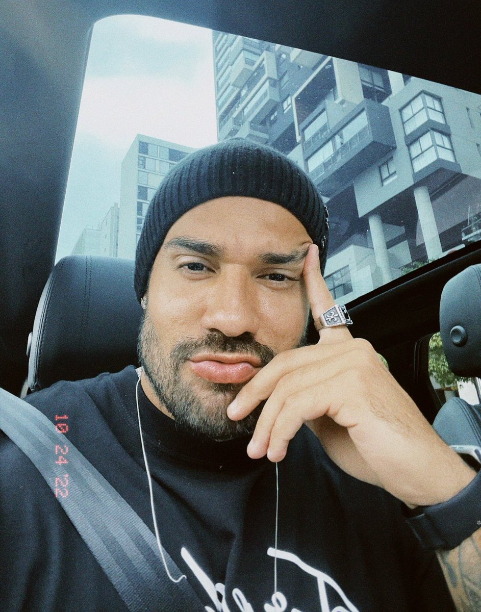 bijushipper's tweet photo. Hoje o dia é todo dele! Arcrebiano, ou simplesmente Bil❤️ que me fez ficar apaixonada desde a chamada do BBB, não só pela sua beleza exterior mas por sua beleza interior, Um coração do tamanho do mundo. Desejo as melhores coisas dessa vida, que seja um novo ciclo próspero... https://t.co/pvZp3MJmal