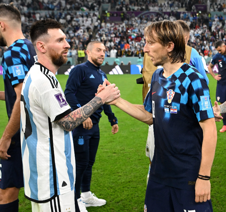 Sir_Mathius's tweet photo. Que raro que Beckham siga en Qatar si Inglaterra ya está eliminada del Mundial https://t.co/wO2WBYznGV