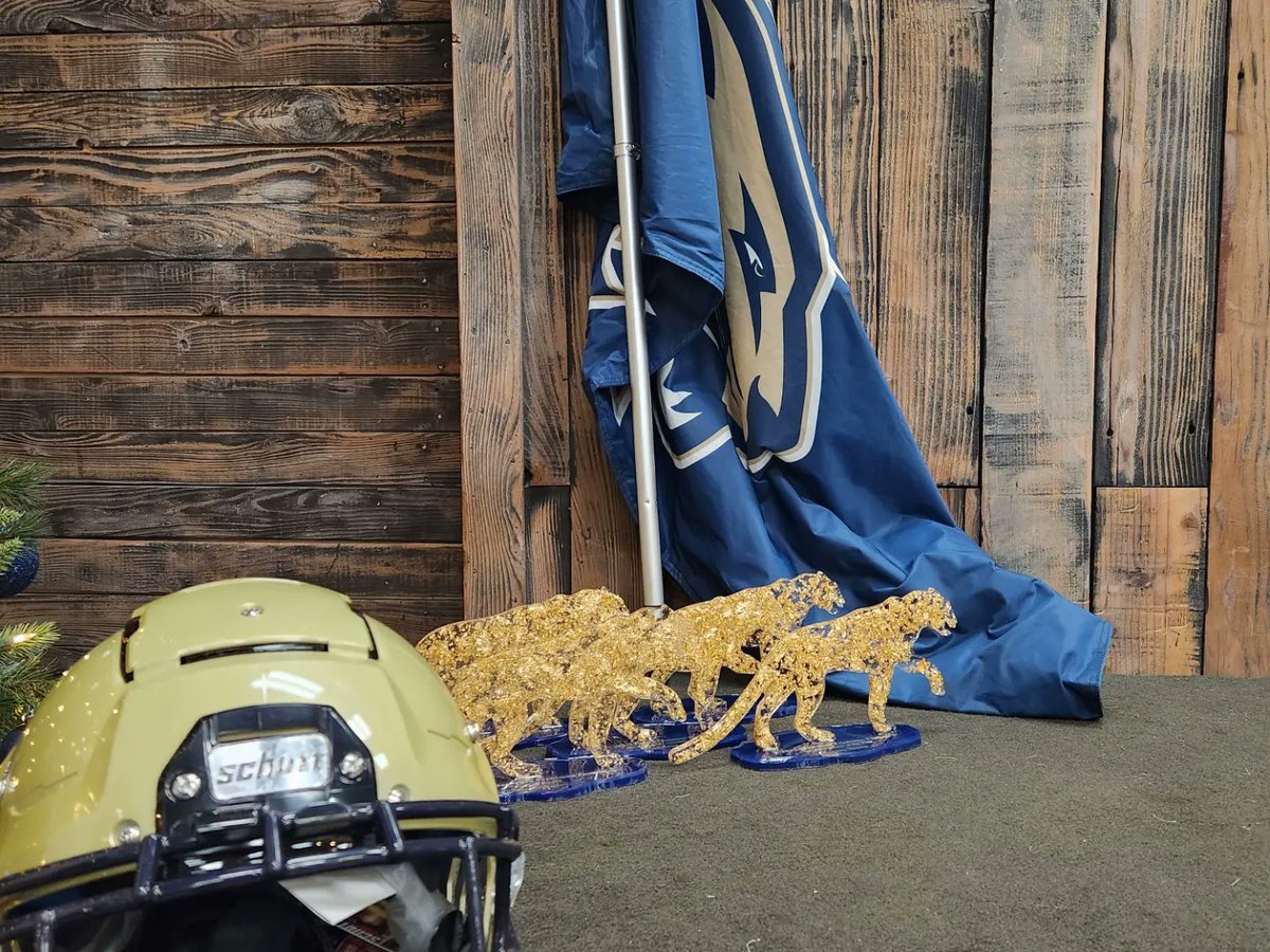 WP_PantherFB's tweet photo. Last night's banquet was a great way to end another fantastic year of Panther Football. Thank you to all the parents, coaches, and members of our community who contributed to our success this year.
#Family
#originalpanthers
#Bgr8 https://t.co/xjZlnXvRrf