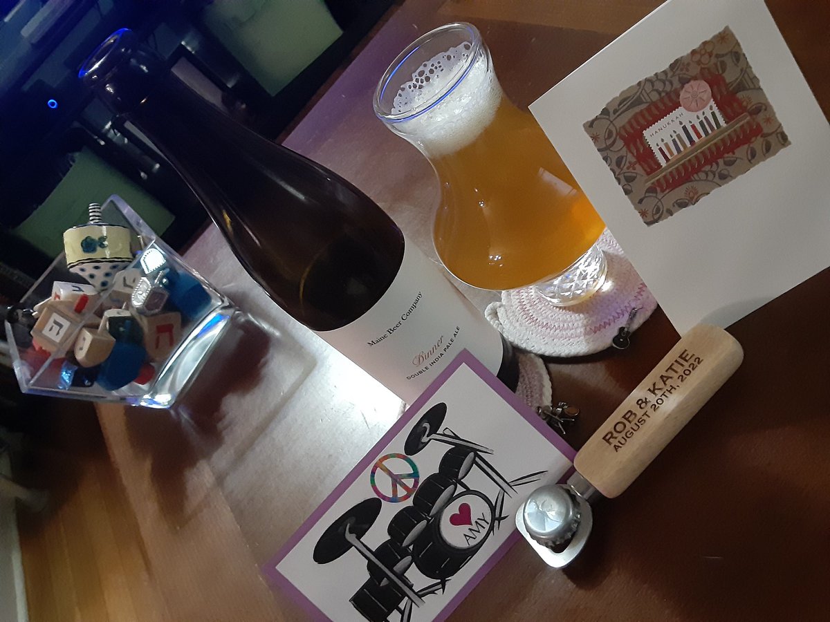 ASFreed's tweet photo. 1st time consuming this beauty. 

#craftbeer #craftbottles 

@badhopper @ManvsAle @RealBMaxwell @madrivertoaster @juggbigt @Just4BeerLovers @david_fuz @timmytckr @JonMontag @MartynMcIntosh @DocBrown315 @lMinglewoodl @SMem1971 @cellmavin @Fiocho https://t.co/TyLkAiBEfo