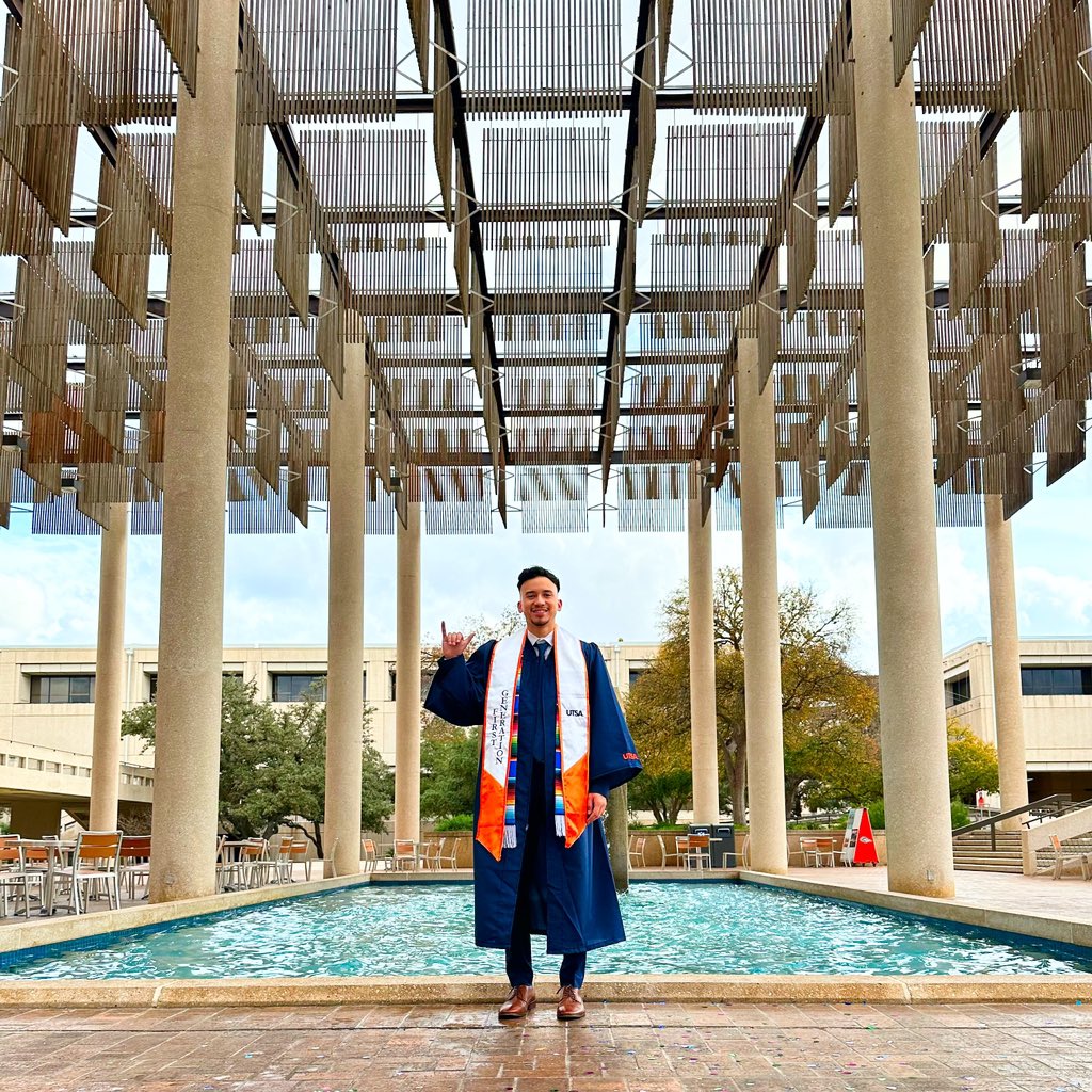 TritonAdrian's tweet image. 🎓 B.B.A. in Cyber Security ✅

For the family back home.

#UTSAGrad22