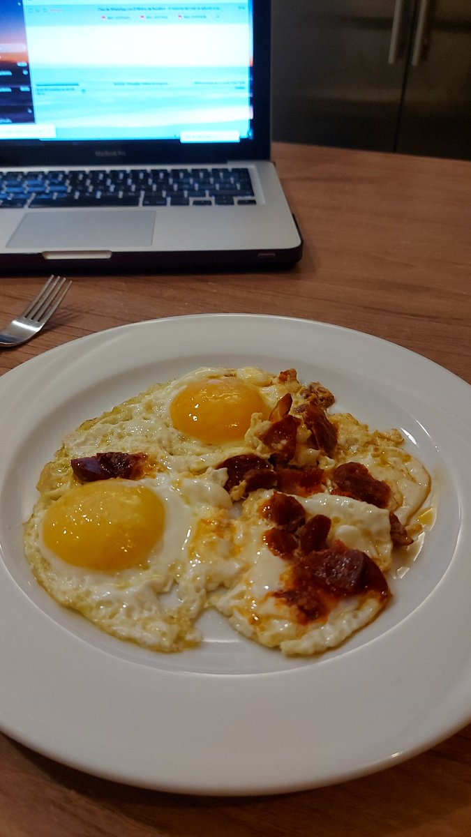 #CONUNPARdehuevos...Me Rindo... A veces la mejor forma de ganar es... rendirse.
Nos enseñan como #hombres que debemos luchar y competir hasta ganar o morir. Pero desde la libertad de elegir  decido no luchar sino disfrutar, no competir sino colaborar o retirarme y no ganar o sí.