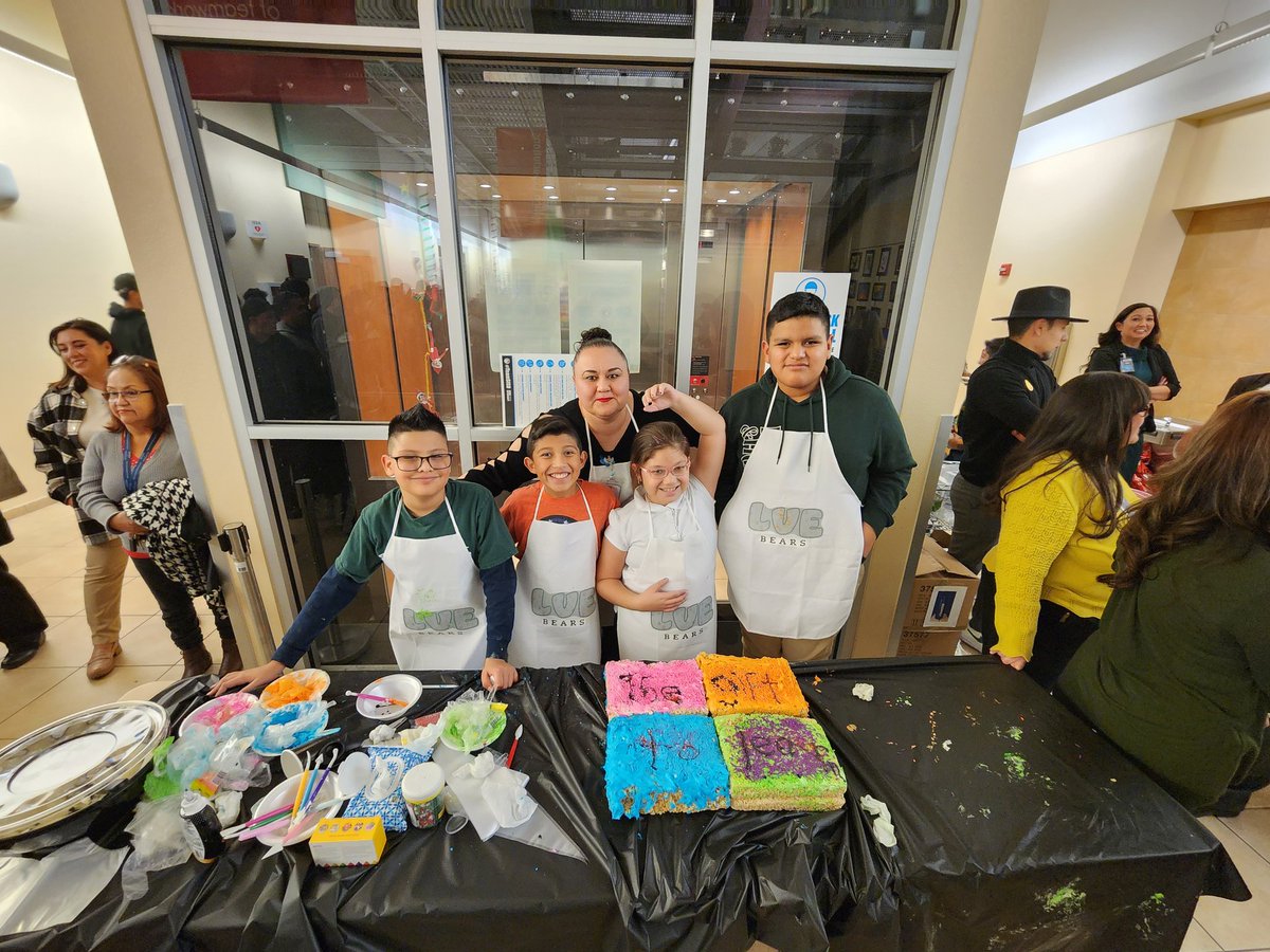 Acaden02's tweet photo. @LVerde_ES Bears at the Superintendent's Holiday Bake-Off. 🐻🐾 https://t.co/KC95SgmhCo
