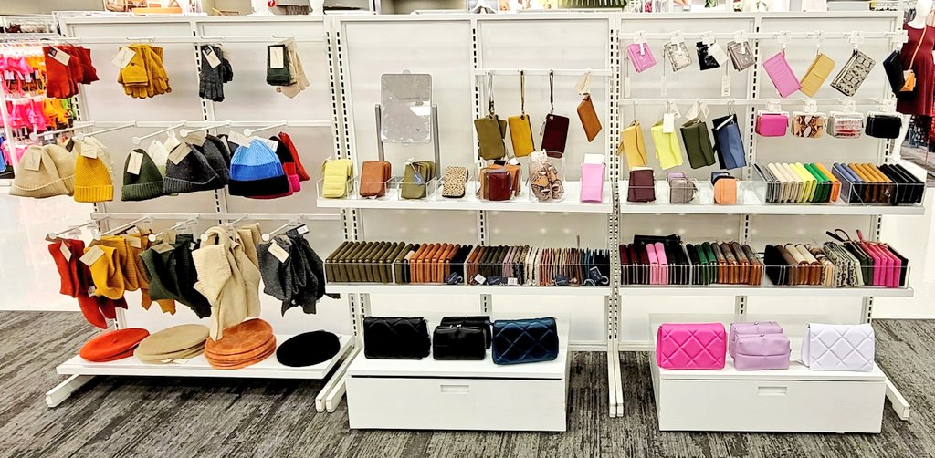 💍👜🧤 
Accessories is guest ready!!! Perfect little gifts for the holidays! #jewelry #purses #hats #Accessories #t1967 #target #vm