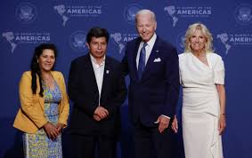 palante90's tweet photo. El guiño de #PedroCastillo a #EEUU en la #CumbredelasAmericas, "America para los americanos", le está saliendo caro. Son los pueblos quienes más sufren estos desatinos políticos. https://t.co/bEWpTuuqMX
